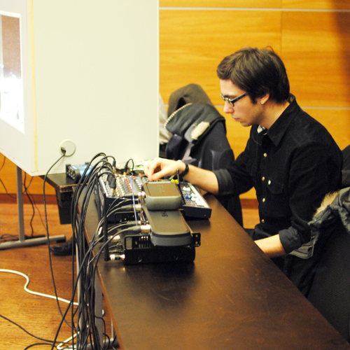 Синхронный перевод: сотрудничество человека и техники